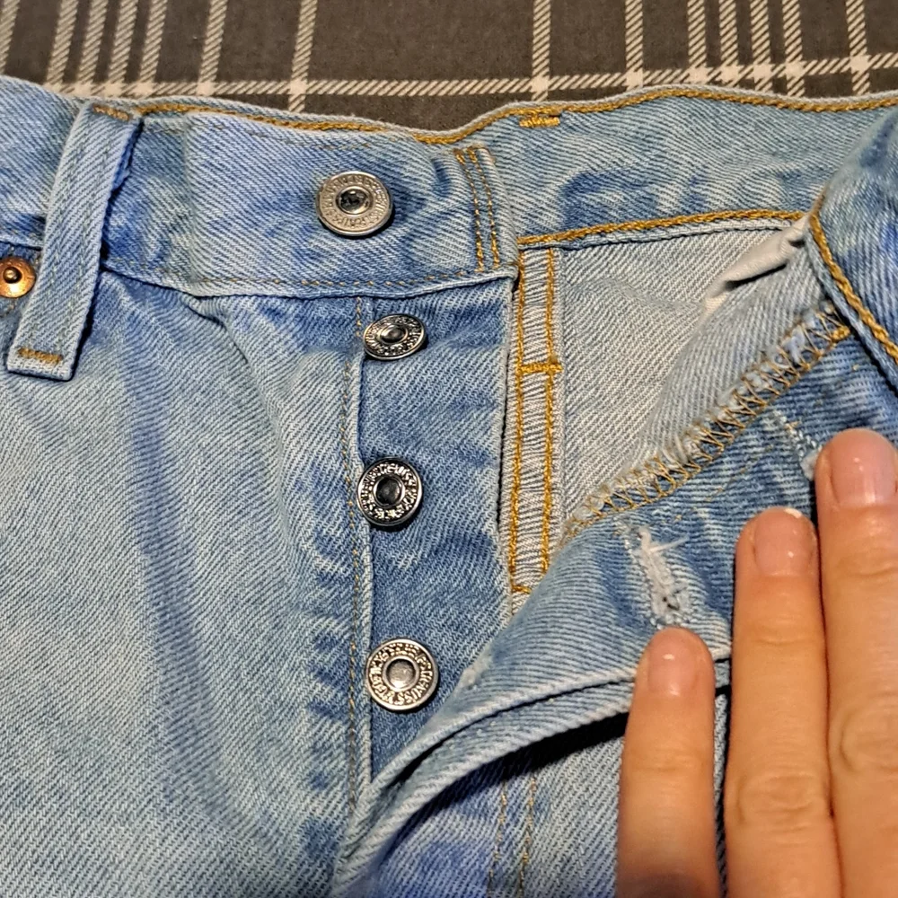 Levi's 501 Jean Shorts - Picture 2 of 5